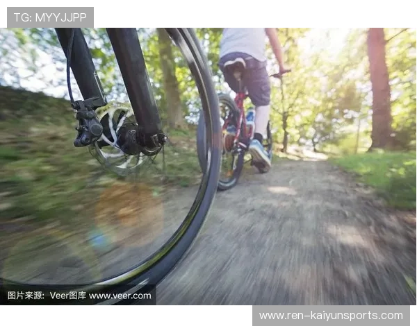 自行车计分赛出现戏剧化冲突画面 自行车计分赛出现戏剧化冲突画面