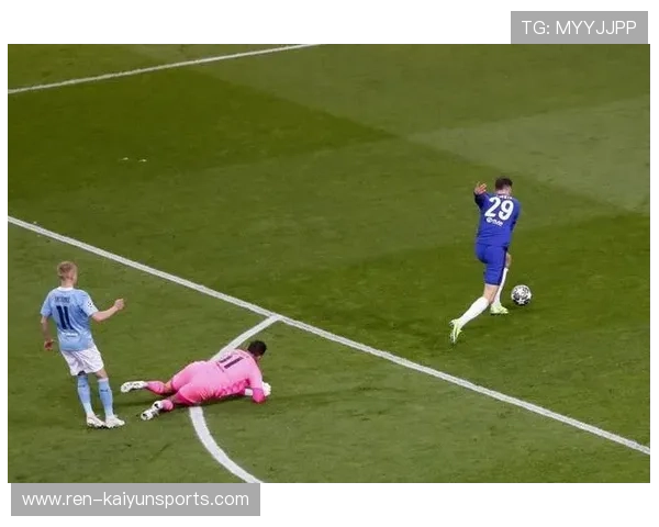 切尔西哈弗茨远射穿透人墙成功为球队得分 切尔西哈弗茨远射穿透人墙成功为球队得分