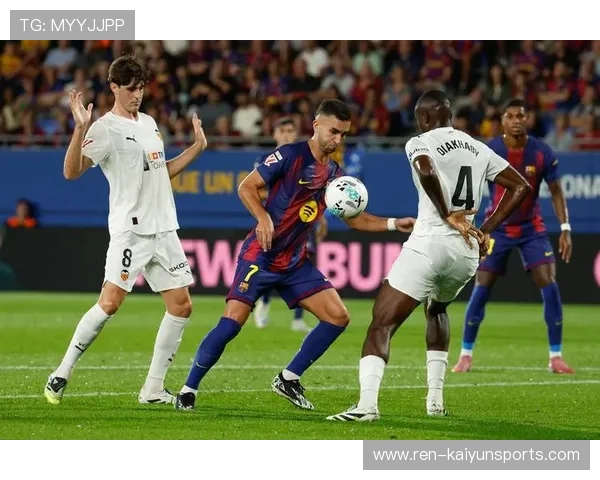 巴萨靠逼抢制造机会，费尔明抢断后直接远射轰门