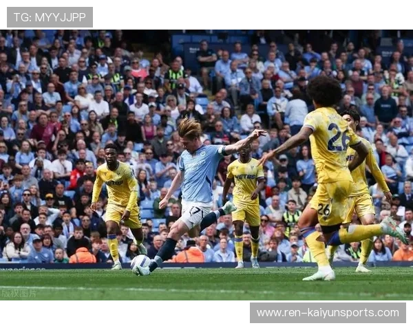 德布劳内预判落点极准的转移让曼城瞬间扭转局面